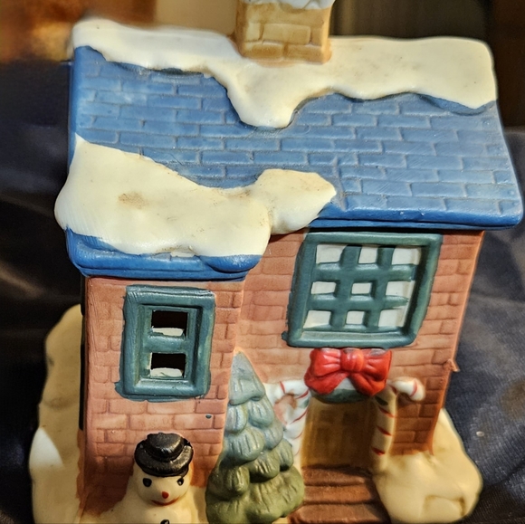 Vintage Christmas House distributed by Rose's Stores. Made in Taiwan. - Picture 1 of 8